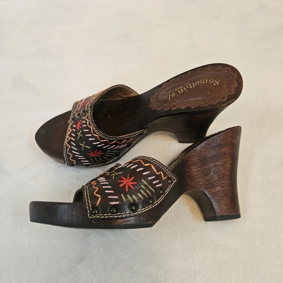 Deadstock Vintage Y2K Sketchers Women Sz 6 Leather Embroidered Wood Heel Sandals - Picture 5 of 11